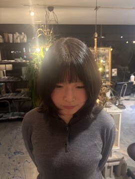 ヴェスパー(Vesper) くびれ巻きミディアムレイヤースタイル