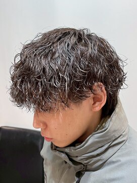 グロップ 町田(GLOP) 動きと束感のメンズ波巻きパーマ