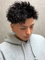 ディスイズバーバーフォース(THIS IS BARBER 4th)&nbsp;ツイストスパイラルパーマ 黒髪ショート 刈り上げ メンズヘア