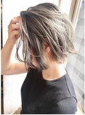 【lamp】グレージュ、切りっぱなし前下がりボブ
