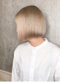 ベージュ×切りっぱなしボブ
