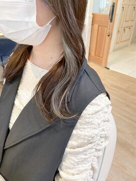 ネオリーブ チロル 横浜西口店(Neolive CiroL.) グレーイヤリングカラー 韓国ヘア