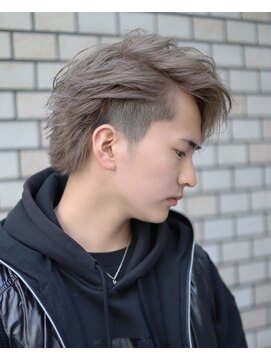 フリーク バーバーショップ 都島店(FREAK BARBER SHOP) ミディアムショート ホワイトグレージュ ツイストスパイラル