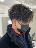 ハイライトツイストパーマアップバング短髪メッシュ