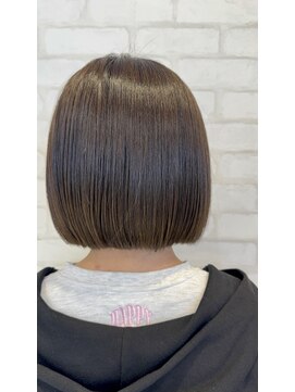ビス ヘア アンド ビューティー 西新井店(Vis Hair＆Beauty) 10代20代切りっぱなしボブアッシュベージュ