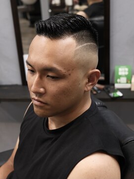 スパーブ(Superb) スキンフェード×震災刈り×ワンポイントラインアート