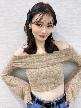 小顔黒髪ヘアー