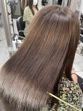 エスカーラ 表参道(THE ESCALA) @aidaman321  テラコッタ/ミニウルフ/くすみブルー/表参道