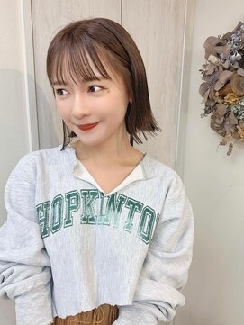 ジジ 代々木(Gigi) 韓国風 ナチュラル Aラインの甘辛ショートボブ ベージュ