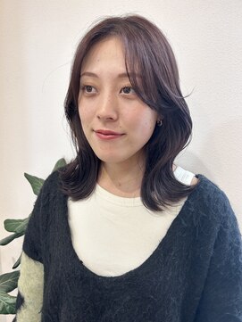 ガーランド (Garland) ミディアムレイヤー/顔まわりカット/オージュアカラー