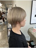 ベージュ
