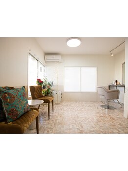 【駐車場/半個室完備◎】西海岸をイメージした清潔感のある店内が魅力♪サービスのハーブティーも大人気★