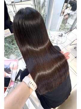 フォルテ 榛原パームス店 黒髪クラゲヘアーオリーブグレー小顔ココアベージュ