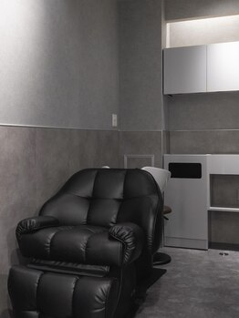 レウーナ 塚口(Reuna)の写真/【アローブ取扱い】頭皮の状態・気分に合わせて選べるオーダーメイドスパ。フルフラットのシャンプー台が◎