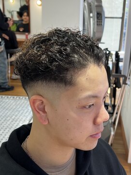 ザデイトウキョウ 表参道 青山(THE DAY TOKYO) MEN’S/サーフカール/刈り上げセンターパート/表参道駅/青山