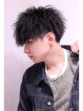 ネイビー(NAVY) ツイストパーマ 前下がりマッシュ サイドグラデーション黒髪