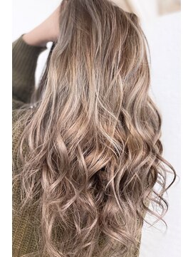 ラビス 浦和(Lovis) 魅力倍増カール/セミディ/シアーカラー/ダークアッシュ/姫カット