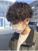 メンズ波巻きツイストスパイラルパーマ無造作暗髪マッシュ