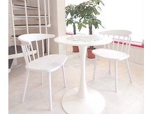 ロア(roa.)の雰囲気（のんびりお寛ぎいただける待ち合いスペース）