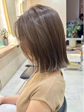 ヒビヲ(HIBIO) 横浜タッセルボブ切りっぱなしボブ外ハネボブ長めボブレイヤー