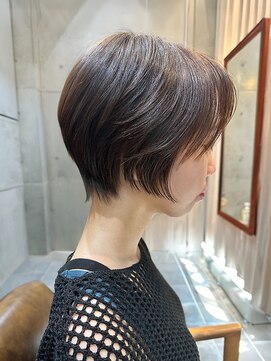 バロックトーキョー(BAROQUE TOKYO) 白髪ぼかしカラー/くびれショート【表参道原宿美容室】