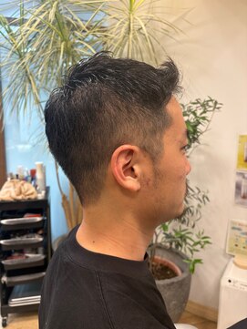 カットサロン ウシジマ(CUT SALON USHIJIMA) 【黒髪ワイルドアップバング刈り上げフェードビジネスショート】