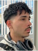 ツイストスパイラルパーマ フェードカット 眉毛カット 20代 束感