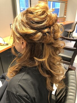 ヘアースタジオエフ 3Dハーフアップ