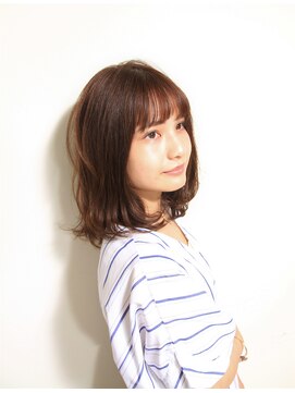 ワショウ ユーノ(WASHAW JUNO) ふんわり毛先が動くミディアムスタイル