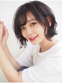 暗めのシアーグレージュで透明感のあるボブ