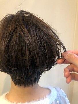 デイリリーバイアメリア 川西店(daylily by Ameria) ふんわりショート→白井　涼貴