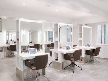 VLOW nex the salon 表参道【ブロウ ネックス ザ サロン】