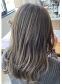 ハイライト　グレージュ　透明感　ベージュロング　担当阿知波