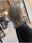 レイヤーカット ニュアンスカラー ホワイトグレージュ くびれ