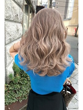 リア 大阪梅田(Ria) ～ミルクティーグレージュ～【Ria 大阪 梅田】