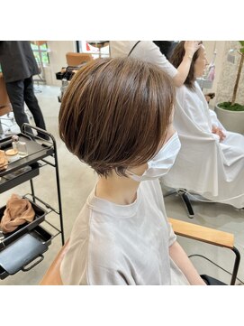 セム(sem) 前髪なし白髪ぼかしハイライトショートボブ