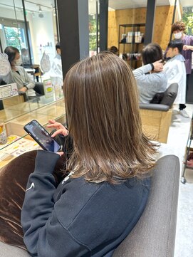 ルディー バイ ヘアーポケット(rudii by HAIR POCKET) 外ハネミディ×ハイライト