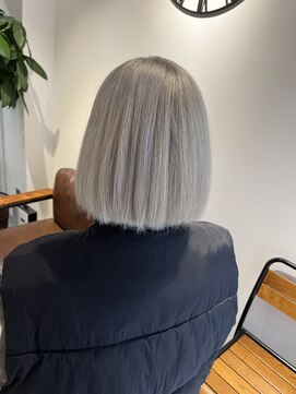 アウラ(AURA) ホワイトカラー