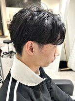 ヒュイル バイ ニアウ(Hwyl by Niau)&nbsp;センターパートニュアンスパーマメンズカットパーマアイブロー