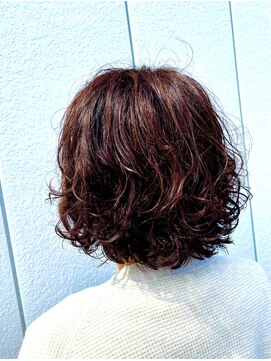 フォルビチーナ ドゥエ(FORBICINA DUE) レッドオレンジの大きめスパイラルパーマ