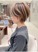 earthショートレイヤーボブミルクティー丸みショートボブ