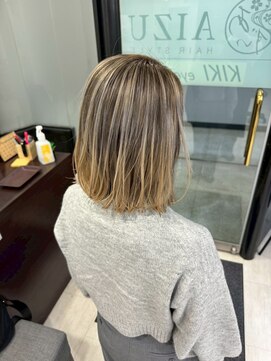 アイズ 本厚木(AIZU) シャドールーツ　ミルクティー