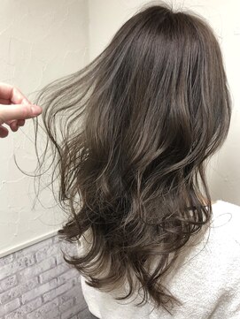 シュリット(schritt) アッシュグレージュ×レイヤーヘア schritt mutsuki