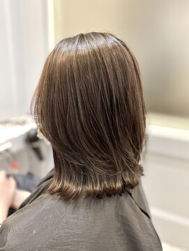 リリー(RILLY) ＊うる艶切りっぱなしボブ＊