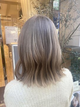ネオリーブエム(Neolive em;) ホワイトベージュ