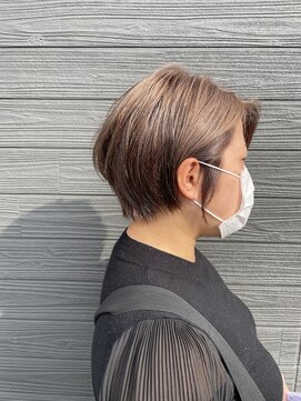 琉月 枝松店 耳掛けくびれショート×ミルクティーベージュ