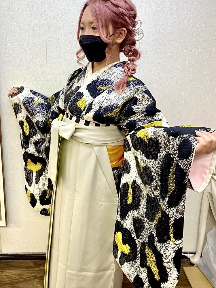 可愛く珍しいヒョウ柄のお着物♪『卒業式袴着付け＋ヘアセット  