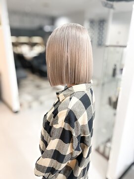 エレクシィ(ELEXY) ミディアムボブ ホワイトミルクティーベージュ