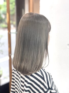 リッカ(RICCA) イメチェン/ホワイトブロンド/外ハネボブ/美髪/恵比寿/家田