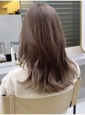 グレージュ切りっぱなしボブ前髪ありミニボブミルクティベージュ